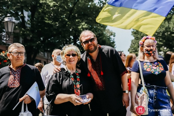 По Одессе прошел Мегамарш в вышиванках: как это было. Фоторепортаж