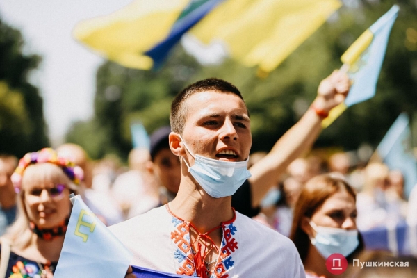 По Одессе прошел Мегамарш в вышиванках: как это было. Фоторепортаж