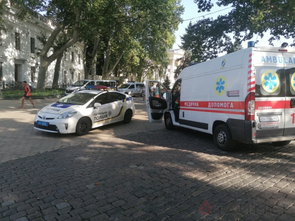 В мэрии Одессы ищут бомбу 