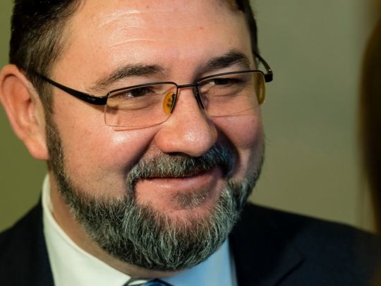 Протестувала проти відкриття ринку землі: у Раді жінка накинулася з сумкою і кулаками на «слугу» Потураєва