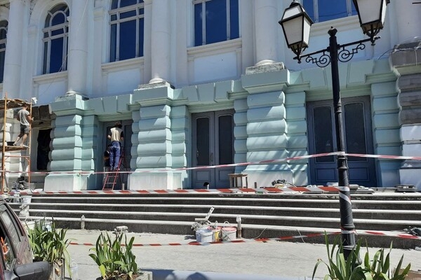 В Одессе заканчивают реставрацию Украинского театра: как он выглядит