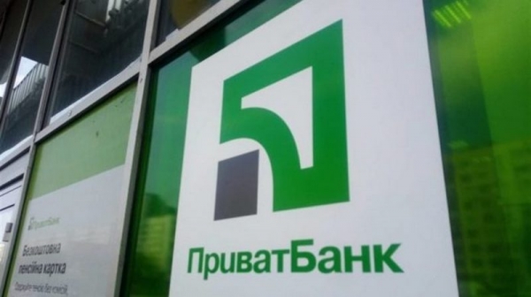 Блокировка карты за неправильную парковку: клиент пожаловался на «ПриватБанк»
