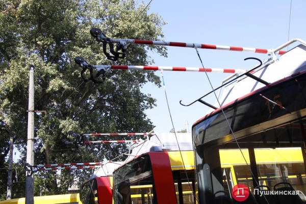 В Одессе презентовали 3 самодельных электробуса, которые скоро выйдут на новый городской маршрут. Фото