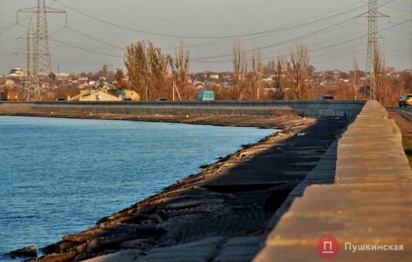 Аварийные участки дамбы Хаджибейского лимана будут ремонтировать: цена вопроса — 27 миллионов
