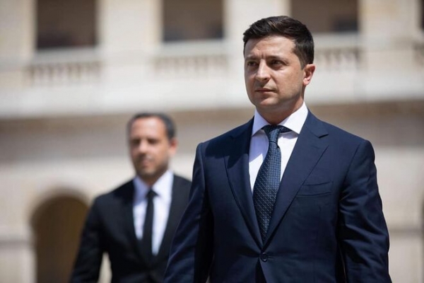 
Зеленский должен извиниться перед народом Украины за все свои ошибки и уйти в отставку, – эксперт
