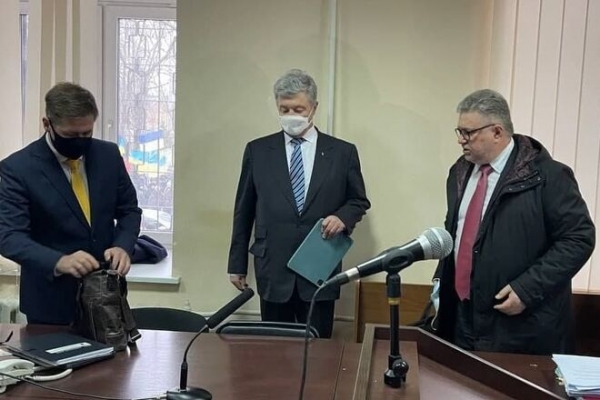 
Дело Порошенко: прокуроры в суде требуют 1 млрд грн залога

