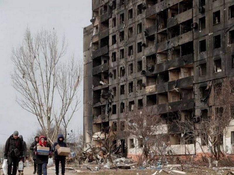 У драмтеатрі Маріуполя чоловіки не поступилися місцями у підвалі жінкам з дітьми і ті загинули під час авіаудару: розповідь свідка