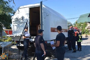 Спасатели показали, как тушили пожары после ракетного удара по Затоке: пострадал один человек