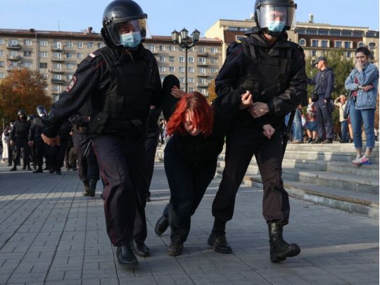 «Наші діти — не добриво!»: рахунок затриманих у протестуючій Махачкалі пішов на сотні