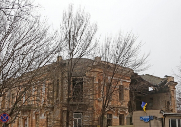 В парке Шевченко обрушилось здание роддома 