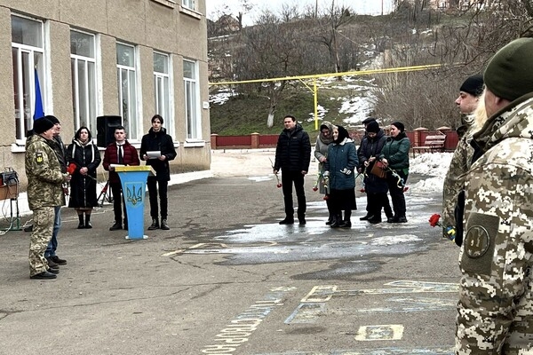 В Одесской области открыли мемориальную доску в честь погибшего воина Ивана Чумакова