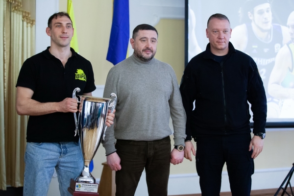 Баскетбол. Керівники області та міста привітали одеські баскетбольні команди із медалями чемпіонату України
