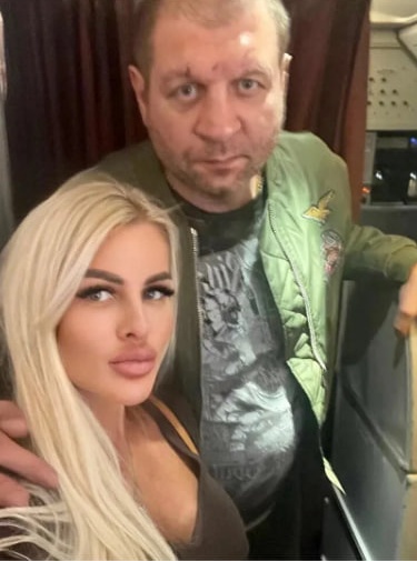 Сходив до вітру і «владнав» з поліцією: Олександр Ємельяненко влаштував п'яний дебош у російському аеропорту (відео)