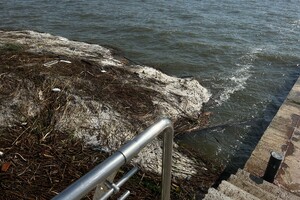 На нескольких пляжах Одессы и Одесской области снизилась соленость воды в Черном море