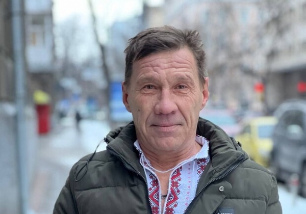 Зеленский наградил одесского коммунальщика, который спасал людей после "прилета"