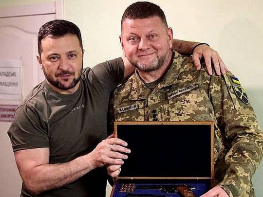 Спільна робота президента та головкома ставиться під сумнів через вплив «третіх сил», — експерт