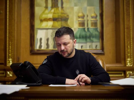 Воєнний стан та мобілізацію в Україні знову продовжили: Зеленський підписав закони
