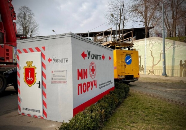 Только два из новых мобильных укрытий в Одессе оказались открыты во время тревоги