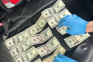 Инспектор Одесской таможни наживался на вывозе из Украины наличных денег: какое наказание ему грозит
