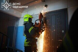 Взрыв в многоэтажке в Одессе: пострадала женщина Взрыв в многоэтажке в Одессе: пострадала женщина