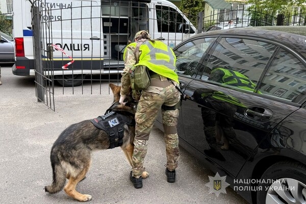 Взрывчатка на дверце: в Одессе хотели подорвать автомобиль предпринимателя